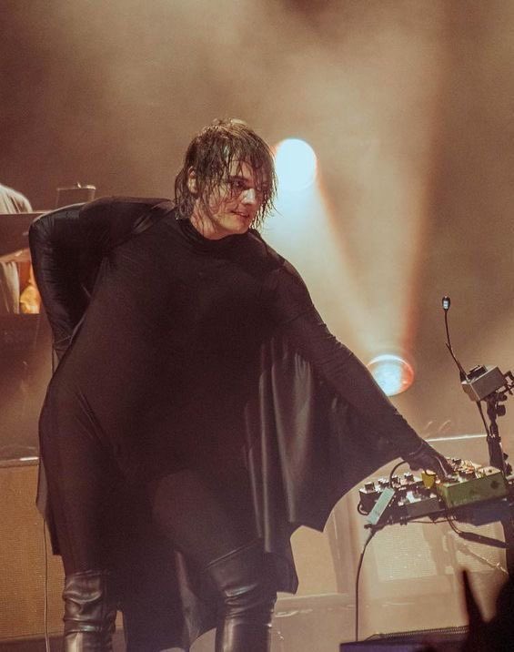 KlSS4GERARD's tweet photo. SERVING CUNT AT THE VAMPIRE MANSION, BABE! https://t.co/ZCBhzXBDgw