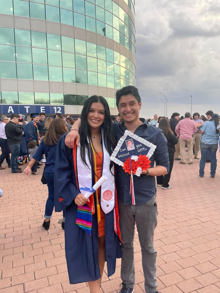 _stephaniecantu's tweet image. #utsagrad22 ✨ALUMNA✨