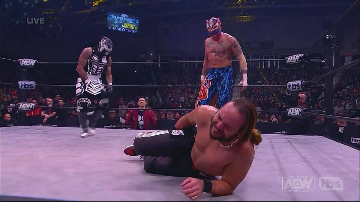 ringsidenews_'s tweet image. #DeathTriangle pick up the win

#AEWDynamite