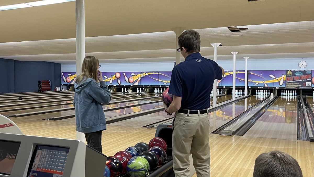 ViatorBowling's tweet photo. Extra shout out to bowlers for their leadership today! #TheViatorWay https://t.co/Rki7n1j3KR