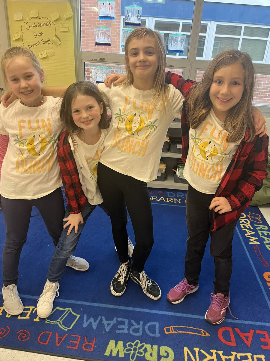 MsLenowicz3rd's tweet image. Plaid and twinning for today’s spirit day!