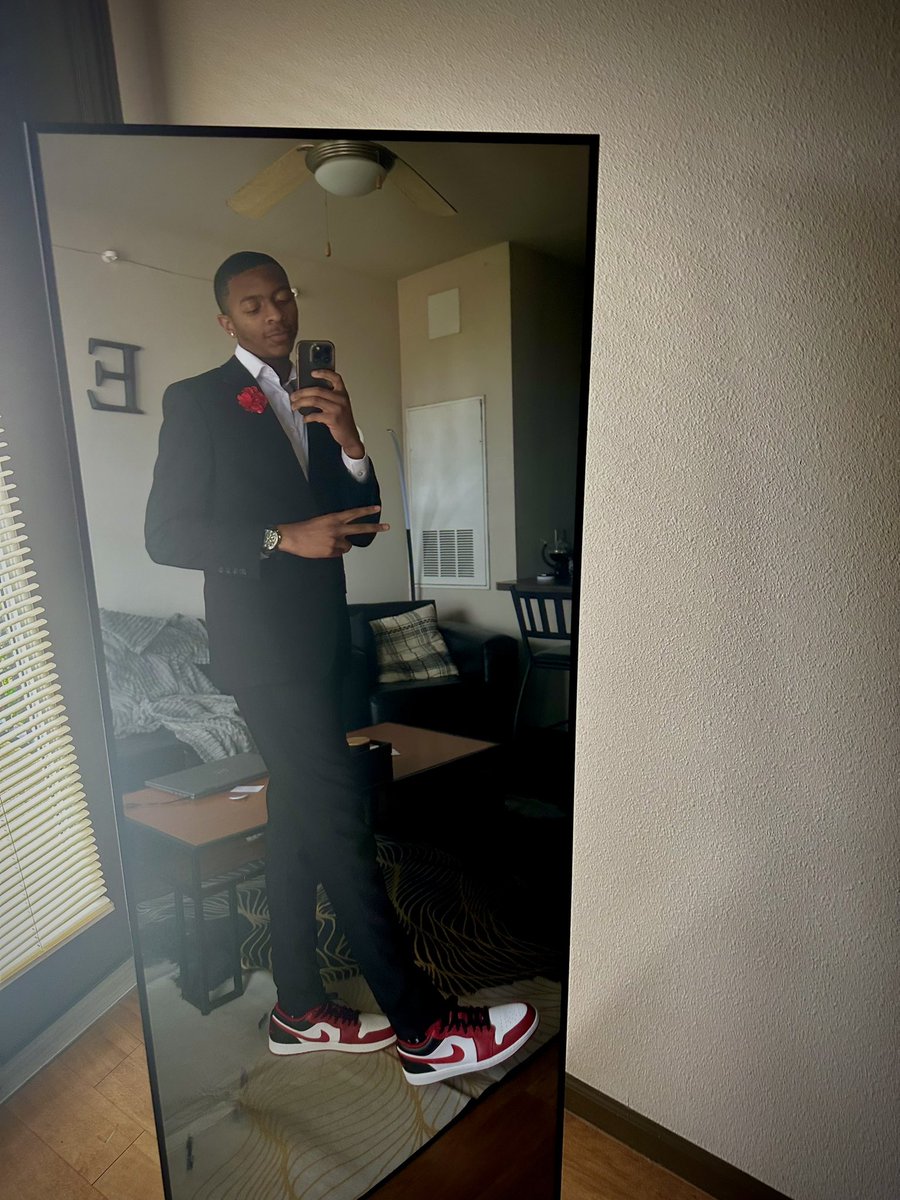 ErrenceW's tweet image. I think I will post on here more 🕺🏽 #GOAT𓃵