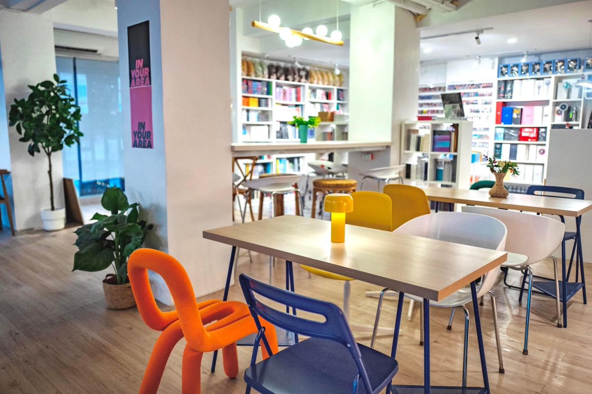 ChinguDachi's tweet image. Chingu Dachi cafe+store 🤝 U-Belt

Whether your looking for a quick snack in between classes or looking for the latest #Kpop merch, we're sure you'll find it at the CD cafe+store ✨

See you this December 16, chingu! 👋 

#ChinguDachi #Kcafe #CafeinManila #Kpopph