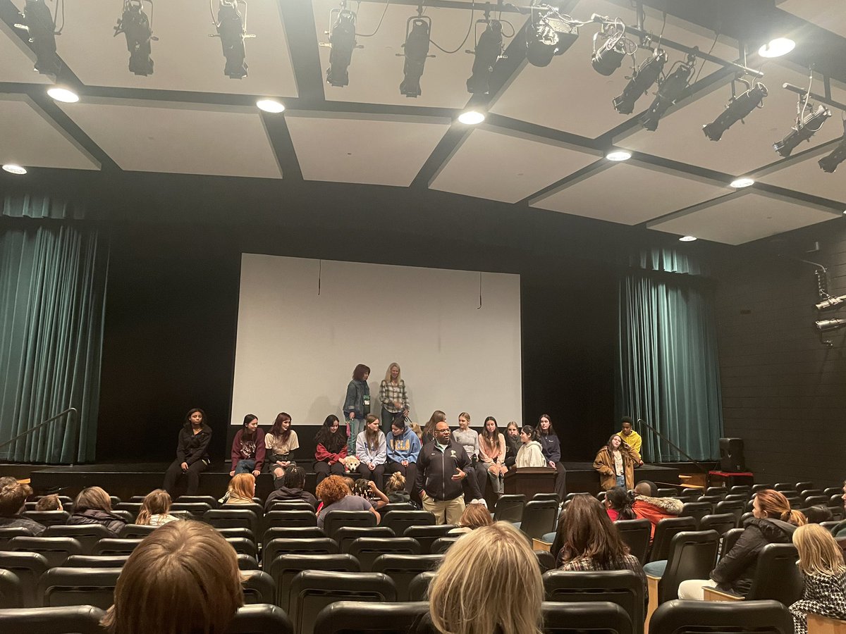 Tonight my bestie and I spent our evening at Groves’s Art as Therapy event. Such an engaging and inspirational family event! #birminghambrilliance #FamilyFun