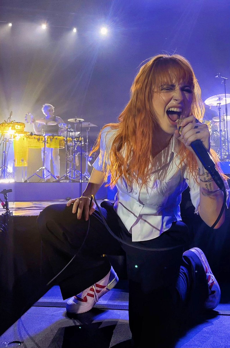 hayleysoutfits's tweet photo. hayley f*cking williams from paramore https://t.co/c7HNCA3r6V