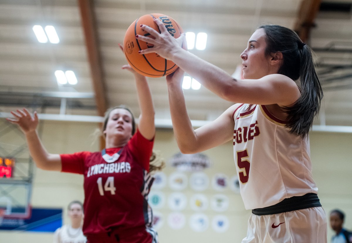 DNR_photo's tweet photo. Gallery from tonight's basketball game between @BridgewaterWBB and @lynchburg_wbb is up: https://t.co/AYoDDVy56g https://t.co/HhiMLPaASr
