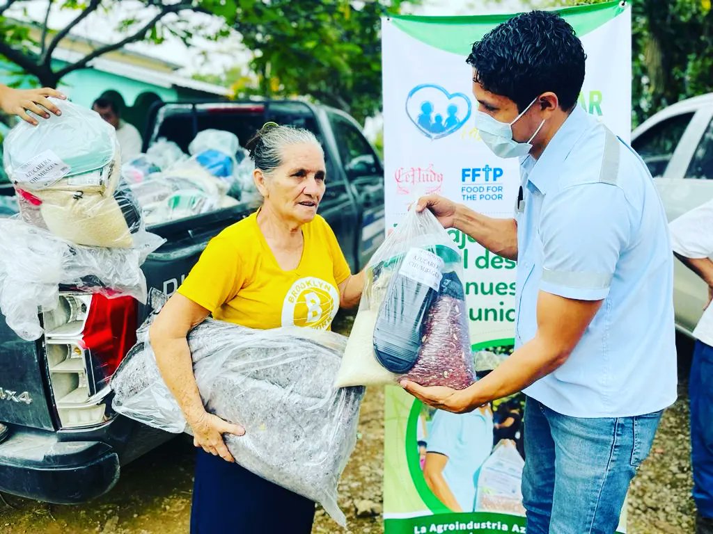 Entrega de 224 kits de alimentos y otros 4 comunidades de Nueva Arcadia, Copán. Gracias a Azucarera Chumbagua y CEPUDO-FFTP, manteniendo el compromiso de solidaridad.

#somosdonaciones 
#DulceSolidaridad 
#SomosComunidades 
#Funazucar 
#azucarerosdehonduras