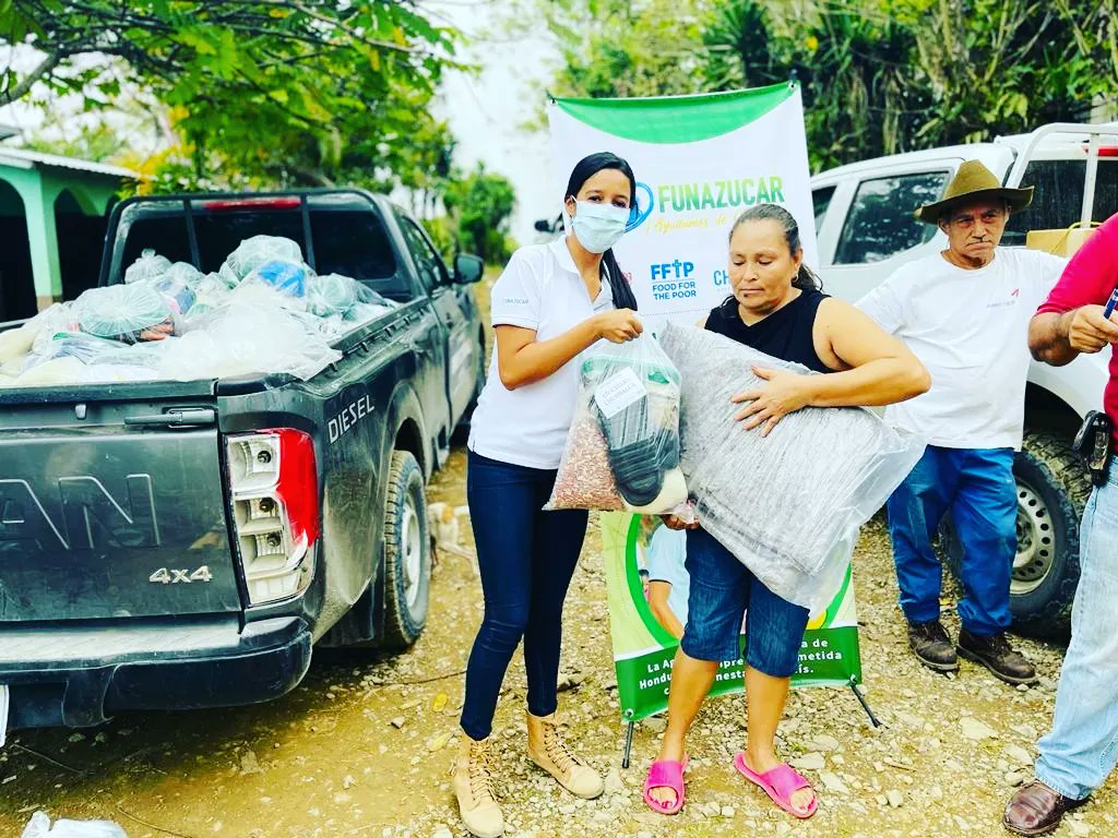 Funazucar's tweet photo. Entrega de 224 kits de alimentos y otros 4 comunidades de Nueva Arcadia, Copán. Gracias a Azucarera Chumbagua y CEPUDO-FFTP, manteniendo el compromiso de solidaridad.

#somosdonaciones 
#DulceSolidaridad 
#SomosComunidades 
#Funazucar 
#azucarerosdehonduras https://t.co/6ULmhwhiUc