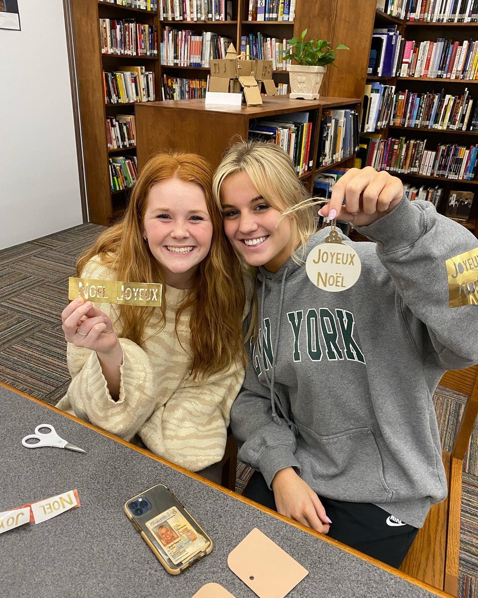 ECCALibrary's tweet photo. Our Holiday Maker Event has been a success! If you haven’t stopped by during your lunch this week, check it out Thursday or Friday! You can personalize an item you bring for yourself or a gift. You can also create a personalized ornament or bookmark! #hvalibrary https://t.co/zc2V7MINPO