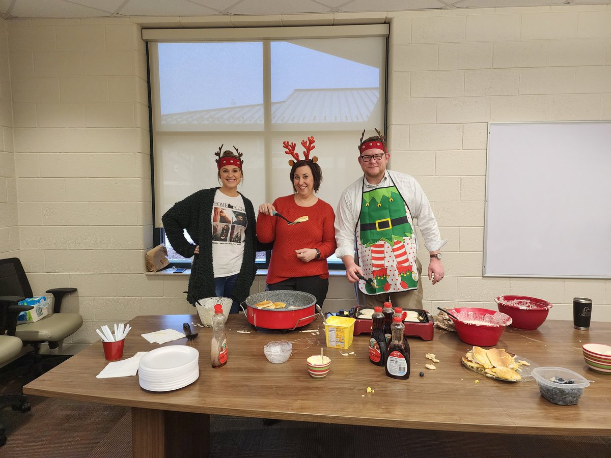 <a href="/Boonescreek_pk8/">BoonesCreek_PK-8</a> Administrators fixed a Merry Pancake Breakfast for faculty and staff. Yum!!! #FeedTheFaculty #MerryChristmas <a href="/WCDE_TN/">WashingtonCoSch TN</a>