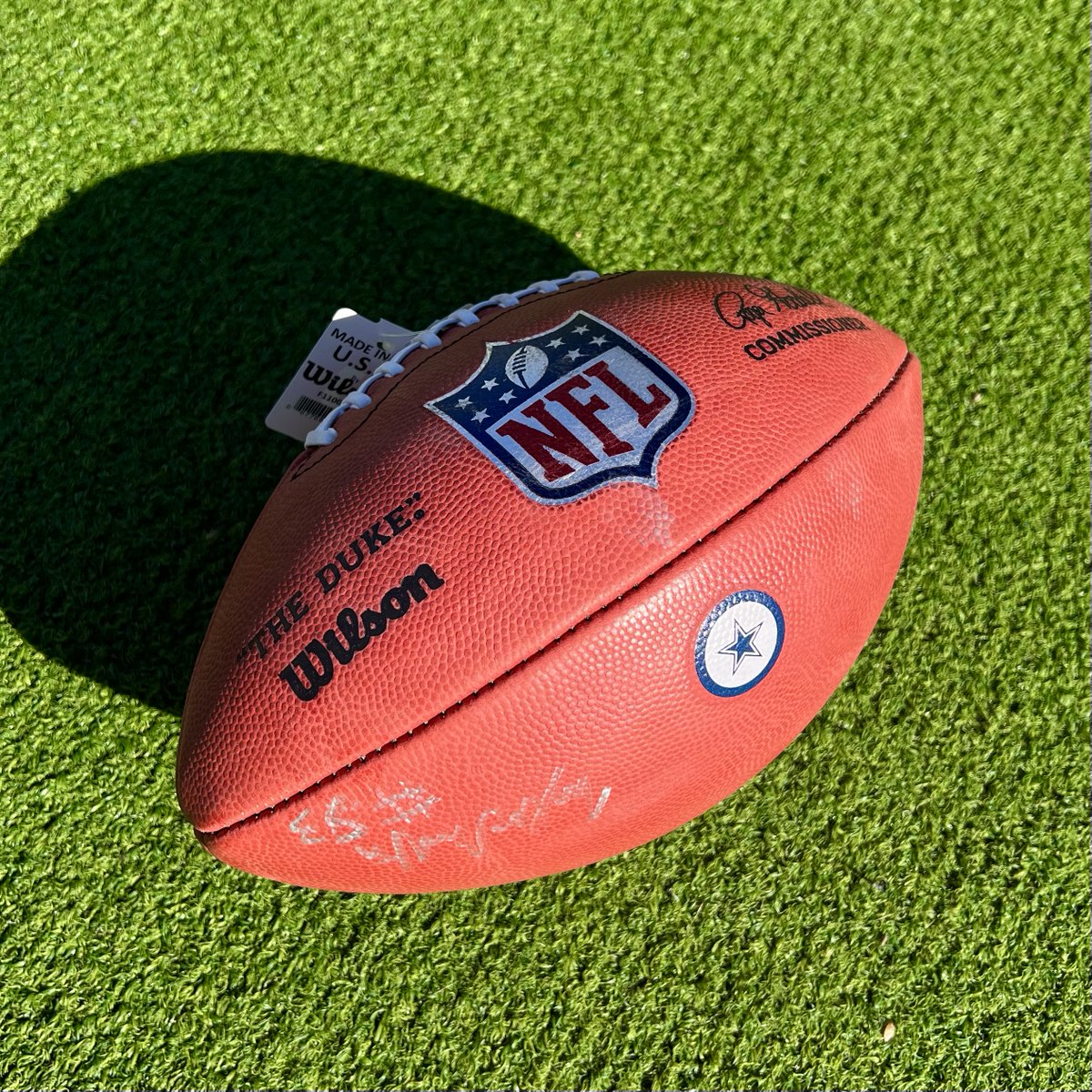 Rookies deserve #ProBowlVote love too! Don't forget, every retweet counts DOUBLE TODAY! 🗳🗳

RT RIGHT NOW to vote for <a href="/Tee_sizzle_/">Tyler smith</a> and be entered to win this football signed by our first round offensive lineman! 🔁🔁

See rules here: bit.ly/3BCe1ww