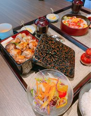 adriano01505151's tweet photo. Shikiku Japanese Restaurant in the International Financial Center in Central, Hong Kong is very popular, especially his Wagyu Beef Sukiyaki. Paired with fragrant foie gras and Japanese eggs, it is tender and delicious. The seafood don and sushi are also very fresh, very satisfied https://t.co/B4nBBisLoz