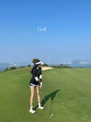 Swing with friends at Discovery Bay Golf Club in Hong Kong today⛳️⚾️