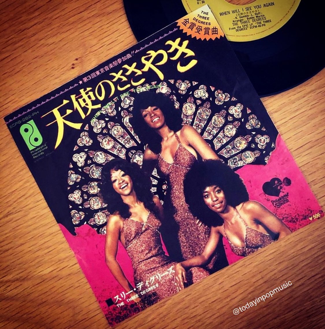 For the week ending December 14, 1974, The Three Degrees peaked at #2 on the #billboardhot100 chart with When Will I See You Again.

#thethreedegrees #threedegrees #whenwilliseeyouagain #70smusic #70ssoul #todayinpopmusic #preciousmoments