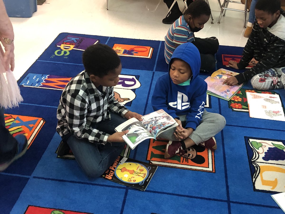McIntoshElem's tweet photo. Reading Buddies from the classes of Mrs. Diehl and Ms. Bullard. #TeachHustleInspire #NNPSProud #McIntoshScotties #kindergartenlife #readingbuddies #terrificthirdgrade https://t.co/MZIdtmoJgh