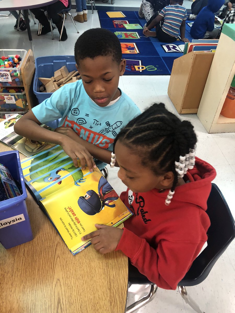 McIntoshElem's tweet photo. Reading Buddies from the classes of Mrs. Diehl and Ms. Bullard. #TeachHustleInspire #NNPSProud #McIntoshScotties #kindergartenlife #readingbuddies #terrificthirdgrade https://t.co/ziLo9alPnE