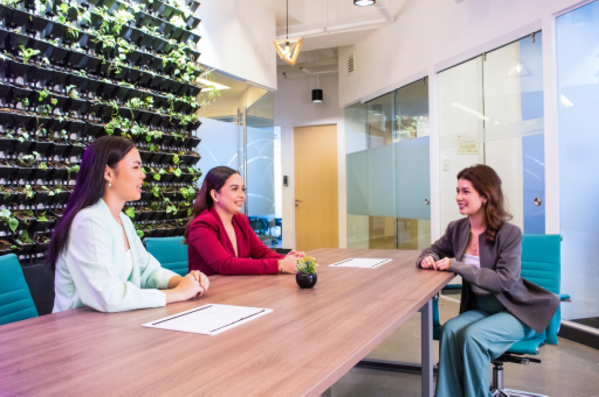 kmc_solutions's tweet photo. Our #workspace in #Skyrise4B sets the standard of providing an #agile workspace allowing individuals and #teams to work more closely with one another, improving #collaboration and #communication.

Check our spaces in #Cebu at https://t.co/MKrpuVvv8a 🚀 https://t.co/VTeez9ZY61