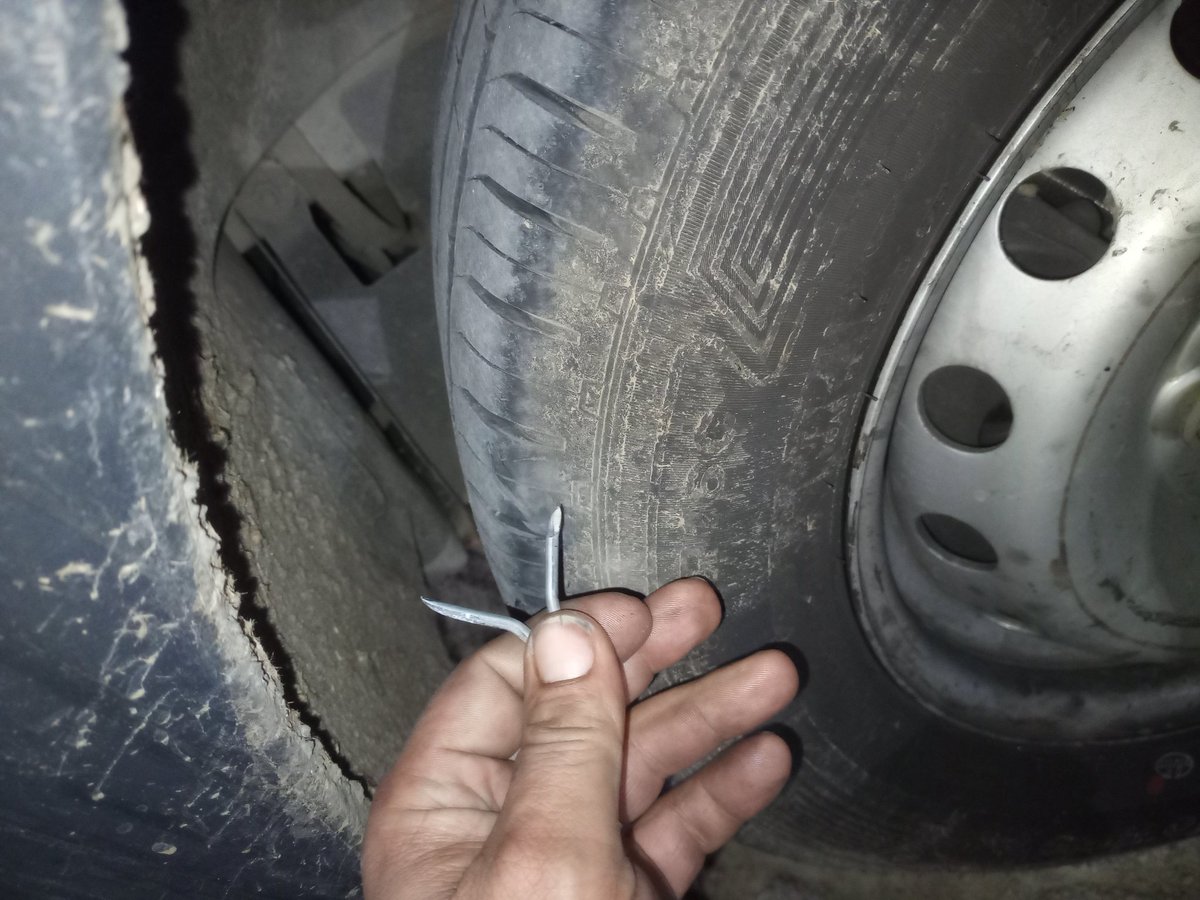 carlos_mirando's tweet photo. @Br470_SC Tive os pneus furado do meu carro por pregos jogados na pista https://t.co/zCByhy7e2P