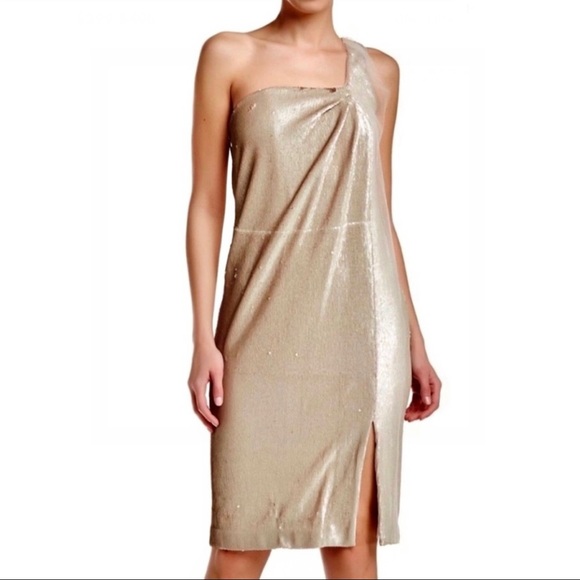 m0m0f05's tweet photo. So good I had to share! Check out all the items I'm loving on @Poshmarkapp #poshmark #fashion #style #shopmycloset #toryburch #tomford #halstonheritage: https://t.co/xUhOV63lBR https://t.co/toPBruFFXn