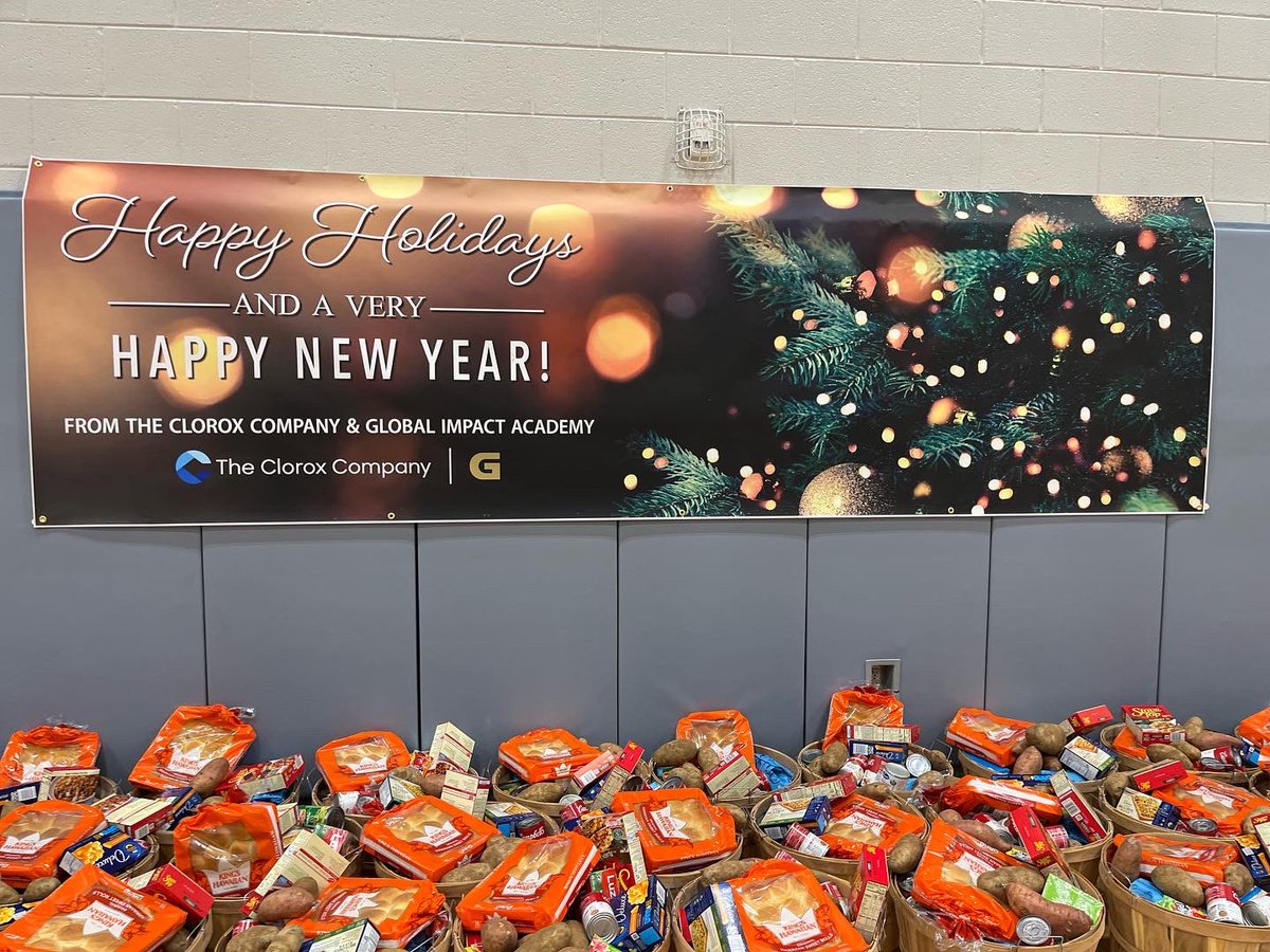 Baskets are made and they are looking beautiful! Thank you to <a href="/CloroxCo/">The Clorox Company</a> for helping us pack them! We will hand out baskets on Saturday morning at 9am so be sure to secure yours before then via the link in our bio ❤️

Happy Holidays! - Your GIA SGA