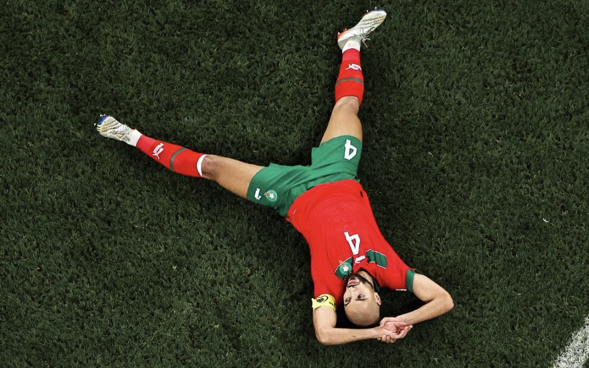 CataRoque's tweet photo. Lo que jugó, lo que aportó. Desde el primer partido me levantó todas las veces posibles de la silla, lo aplaudí, lo ovacioné. Me emocionó.
Y a donde vaya ahora después del Mundial, le seguiré. ¡JUGADORAZO!
Gracias, Sofyan Amrabat.
El 4 de Marruecos 🇲🇦. 

#FIFAWorldCup #Qatar2022 https://t.co/EpZh6f0HzW
