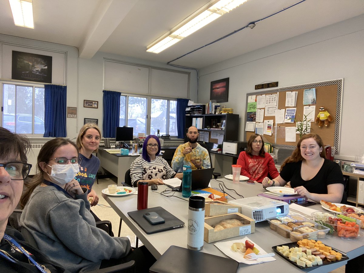 Lunch and Learn for our Kindergarten and grade 1 team. 📚 #scienceofreading <a href="/TapleytownHWDSB/">Tapleytown Public School</a>