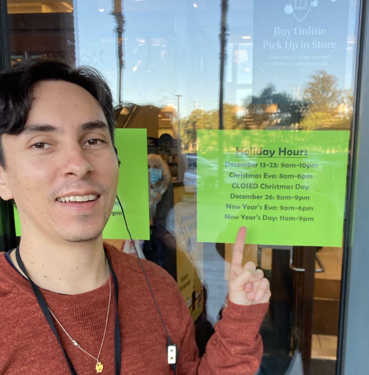 Our new holiday hours are up! #Barnesandnoble #holidayshopping #christmasshopping #christmashours #bn232