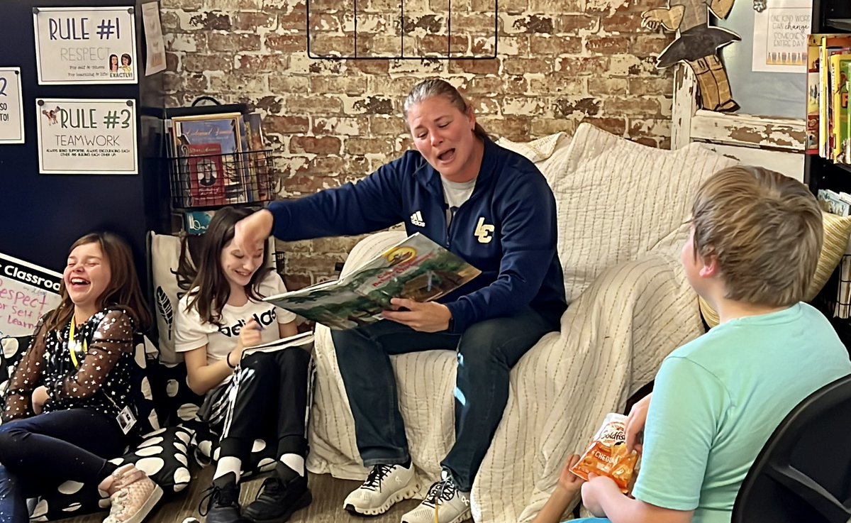MontgomeryISD's tweet photo. LCHS Girls Basketball players, coaches & managers visited elementary campuses this afternoon to share the Christmas spirit and read a holiday book to students. Readers reading to little readers⦠and passing out candy canes. #OnePathTogether #BePremier @LakeCreekHS @LakeCreekGBB https://t.co/VB5jGHd5QF