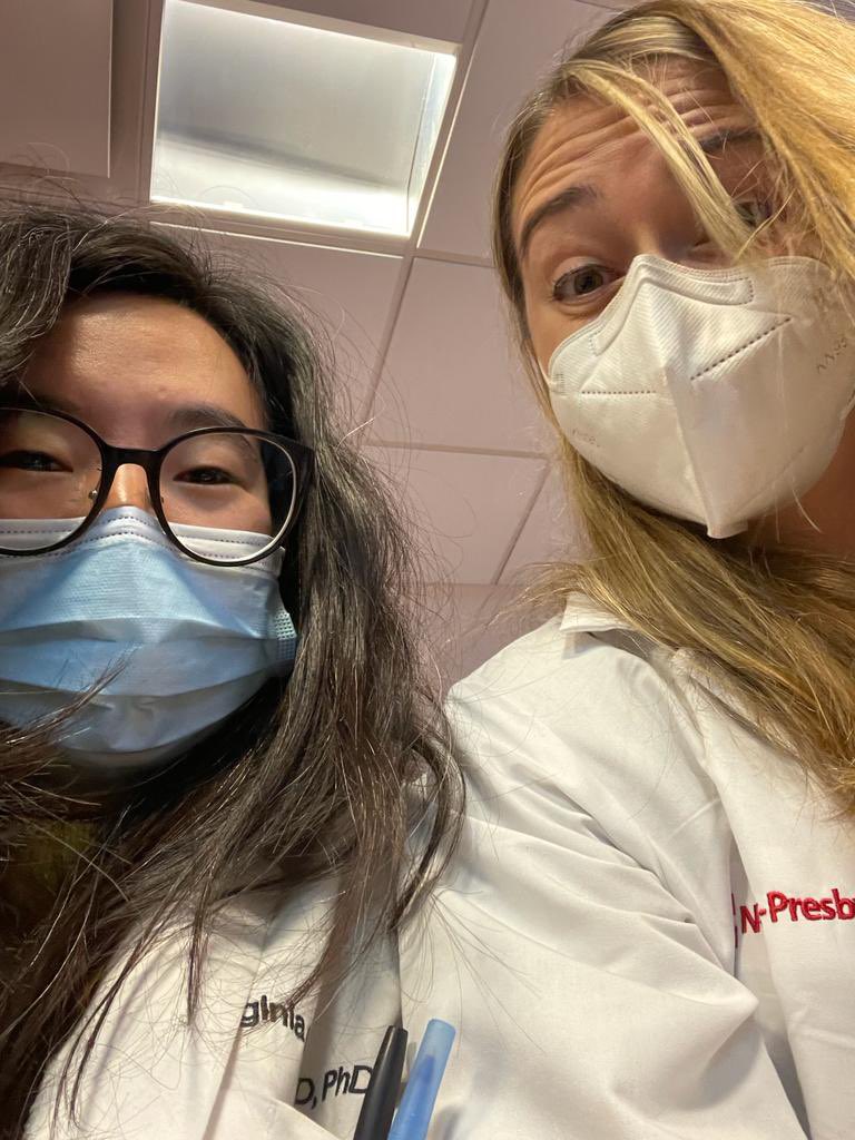 sarahbellum37's tweet photo. @virginia_gao and I found out we were #boardcertified while sitting next to our residency program director in grand rounds, which felt very apt. The @WCMCNeurology ’22 squad all passed! @mrobbinsmd, the neuro kids are alright! @hwang_mu_ji #sambruce ❤️🧠 https://t.co/rratcrBxVa