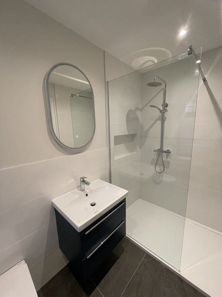 DistinguishedHL's tweet image. Delighted to successfully hand over our 1st home today. 

Purchasers very pleased with the build and their bespoke selections.

8 months duration from demolition to completion.

Many thanks to our team and all sub-contractors &amp;amp; suppliers.

Now onto the next one… 
@propertypal