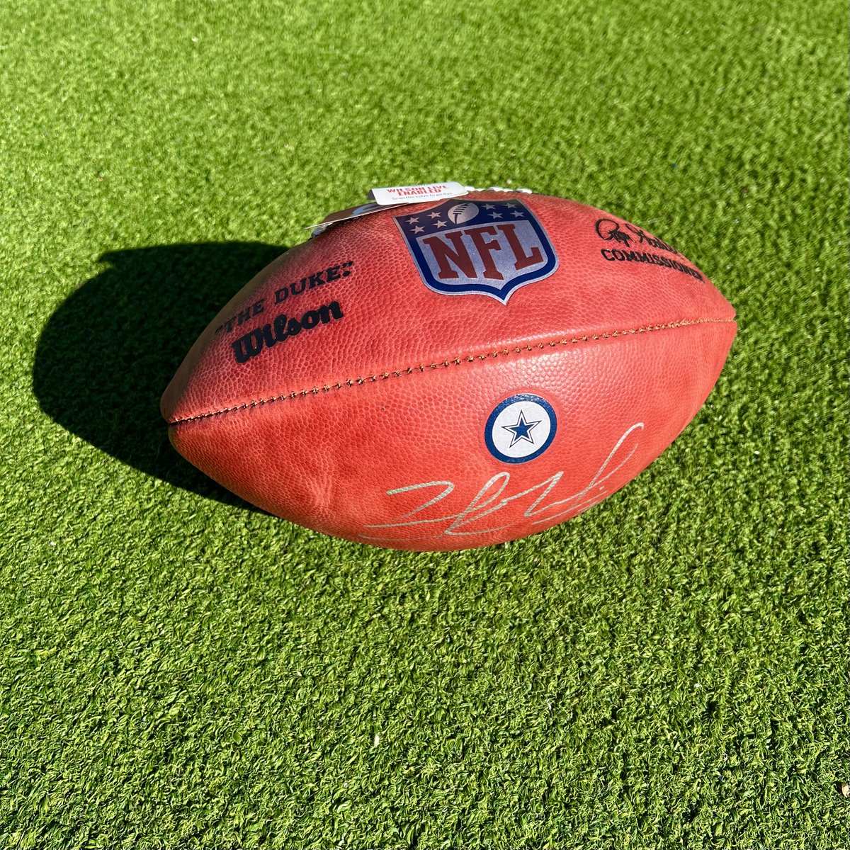 #ICYMI: the Twitter #ProBowlVote counts DOUBLE TODAY! 🗳🗳

Like &amp; retweet this NOW to vote for <a href="/thegob70/">Zack Martin</a> and be entered to win this football signed by the perennial All-Pro Cowboys guard! 🔁🔁

See rules here: bit.ly/3BCe1ww