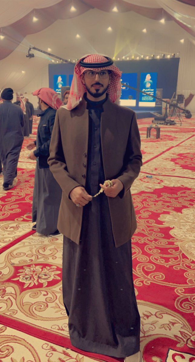 amer2260's tweet photo. النشاما للنشاما يحثون المسير 
عقّب اللي لا بدا لازمه يرجع ورا

من مقر حفل #العباديات
فالها الاول و بيض الله وجيه بني عمي على المقام الطيب https://t.co/HZYtwSxT8m