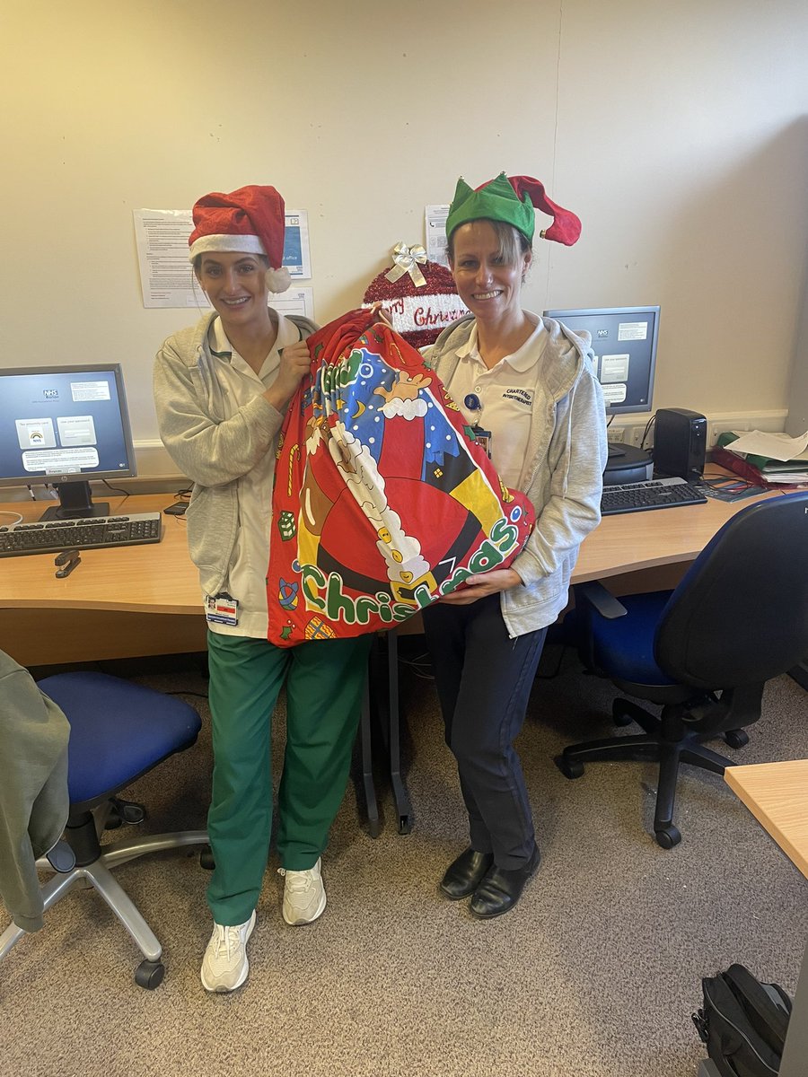 #WellbeingWednesday 🎅🏼🧑🏼‍🎄  

Such a lovely XMAS lunch today with some of the acute and community stroke team. Grateful to work with such a lovely bunch of therapists and our stroke nurse. 🎄🎄🎄<a href="/boltonnhsft/">Bolton NHS Foundation Trust</a> <a href="/GMNISDN/">GM Neurorehab & Integrated Stroke Delivery Network</a> #stroketherapy #XMAS2022