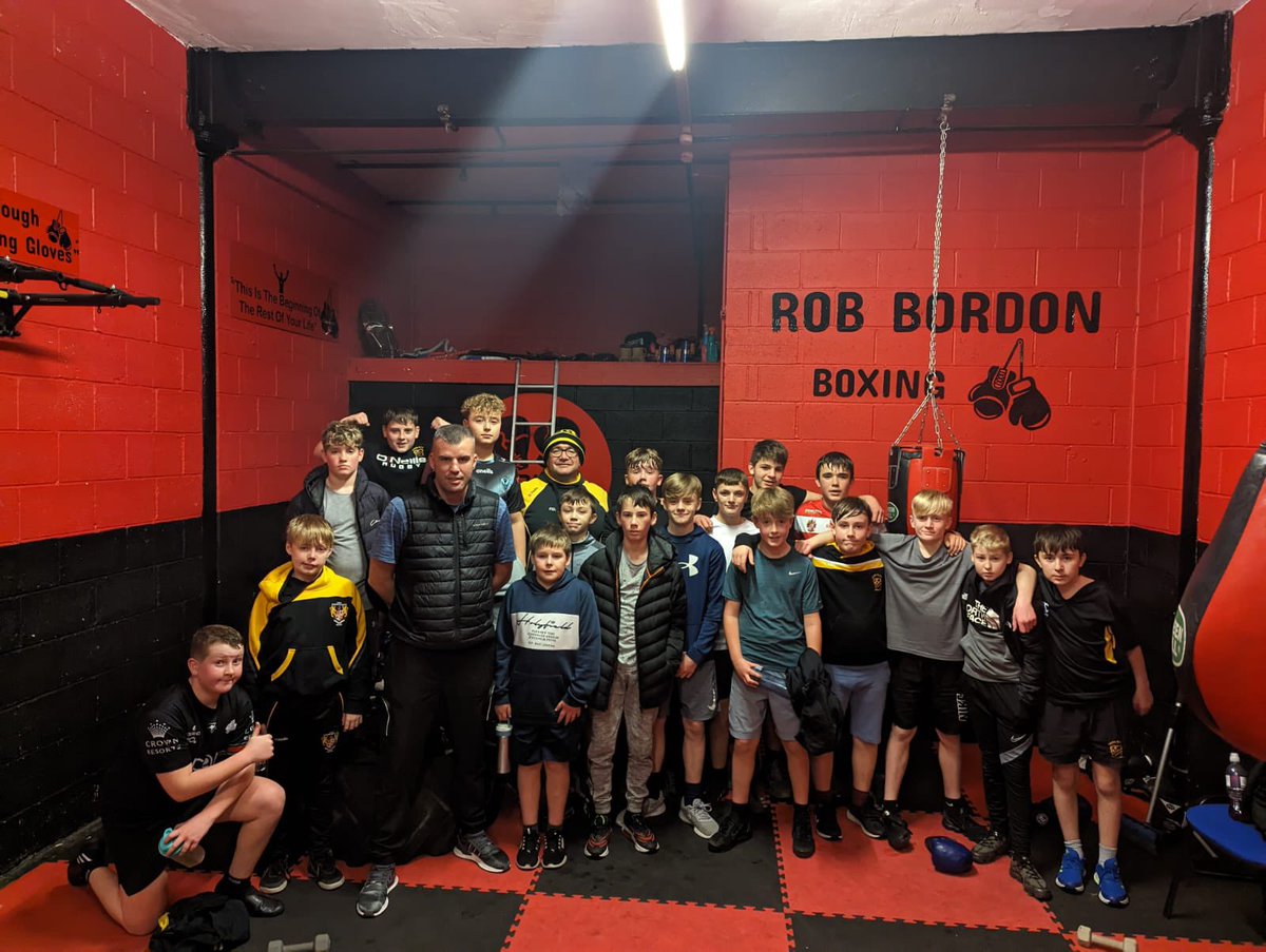 Great alternative to our regular Wednesday session in these subzero temperatures. All credit to these impressive group of young men who absolutely smashed it tonight 🥊🐍 #robbordonboxing #teamcobra