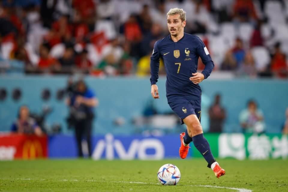 Griezmann

…es un EJEMPLO para todos aquellos futbolistas que su ego…

…cuando el entrenador les dice: “Hoy tienes que ayudar al equipo y vas a jugar de…”

..y ese jugador mira y dice : “Es que yo soy delantero”

..”NO tú eres jugador de fútbol y hoy te necesitamos aquí”

TOP