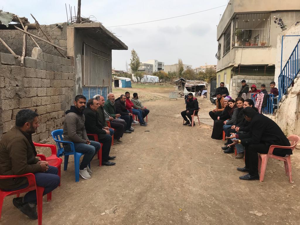 HEDEPNisebin's tweet photo. Em îro çûne serdana gelê xwe yê dom. Me bi hev re behsa çand, hûner, û zimanê wan(domarî) kir. Li pirsgirêk û pêşniyarê wan guhdar kir. Em di wê baldarî û zanebûnê de ne ku ev qewmê qedîm rengînî, xweşî û hêviyê dide me kurdan. #dom #domari #Nisêbîn https://t.co/pgHJUzkcvv