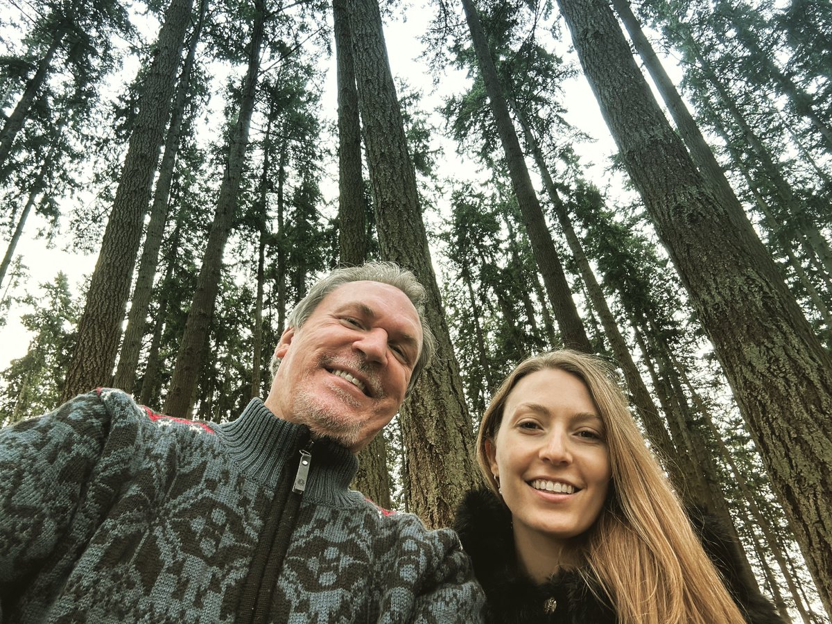 MOCViolin's tweet photo. Mark and Maggie on An Appalachian Christmas out west! Yakima, WA is tonight: The Seasons Performance Hall. Park City, UT Saturday night at Eccles Center.
.
#markandmaggieoconnor #markoconnor #anappalachianchristmas #christmastour #livemusic #concerts #lifeafterlife #memoir https://t.co/TU5OcGt1qG