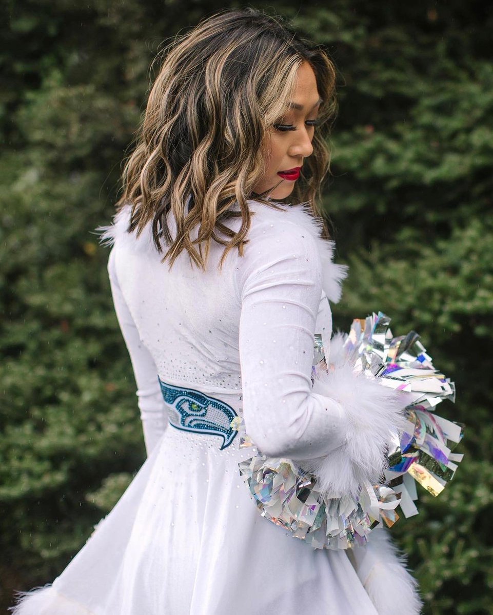 KevinPatrick_88's tweet photo. The @SeahawksDancers are #RebelLevel in their new holiday outfits 💚💙🤍❄️ https://t.co/7Nn9GCitcJ
