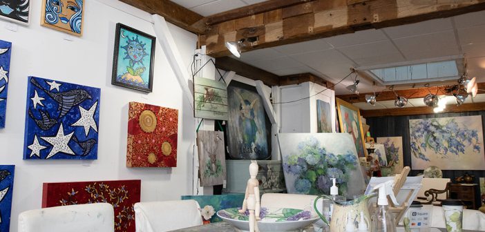 zWORKS proudly supports the local arts community. You can see these talented artists' work brightening up the conference rooms at zWORKS. Learn more about artists Laura LaForge and Amy Carroll in this week's Zionsville Current and stop by their studio!

buff.ly/3hsgEdq