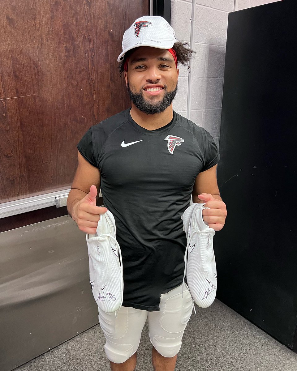 What's better than two Avery Williams giveaways?

THREE Avery Williams giveaways🥳

RT to help send <a href="/big_ave21/">Avery Williams</a> to the Pro Bowl and for a chance to win a signed pair of cleats x2 and a hat ‼️

#ProBowlVote