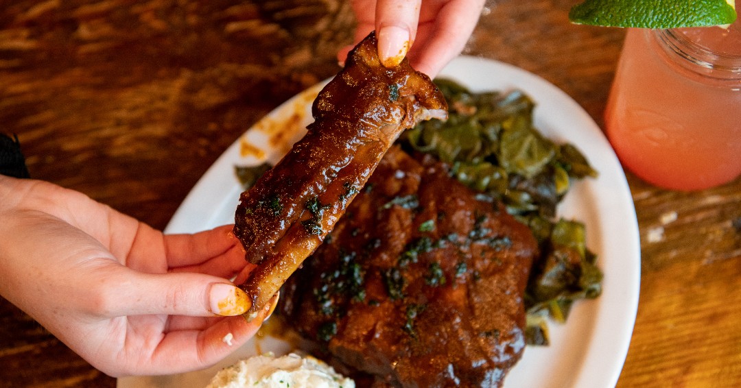 Roll up your sleeves and dive into these finger lickin' good ribs 😋