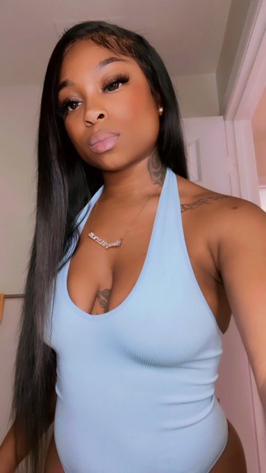 He got the blues 💤 https://t.co/EiNXHLamOn https://t.co/aHxGAknPWj