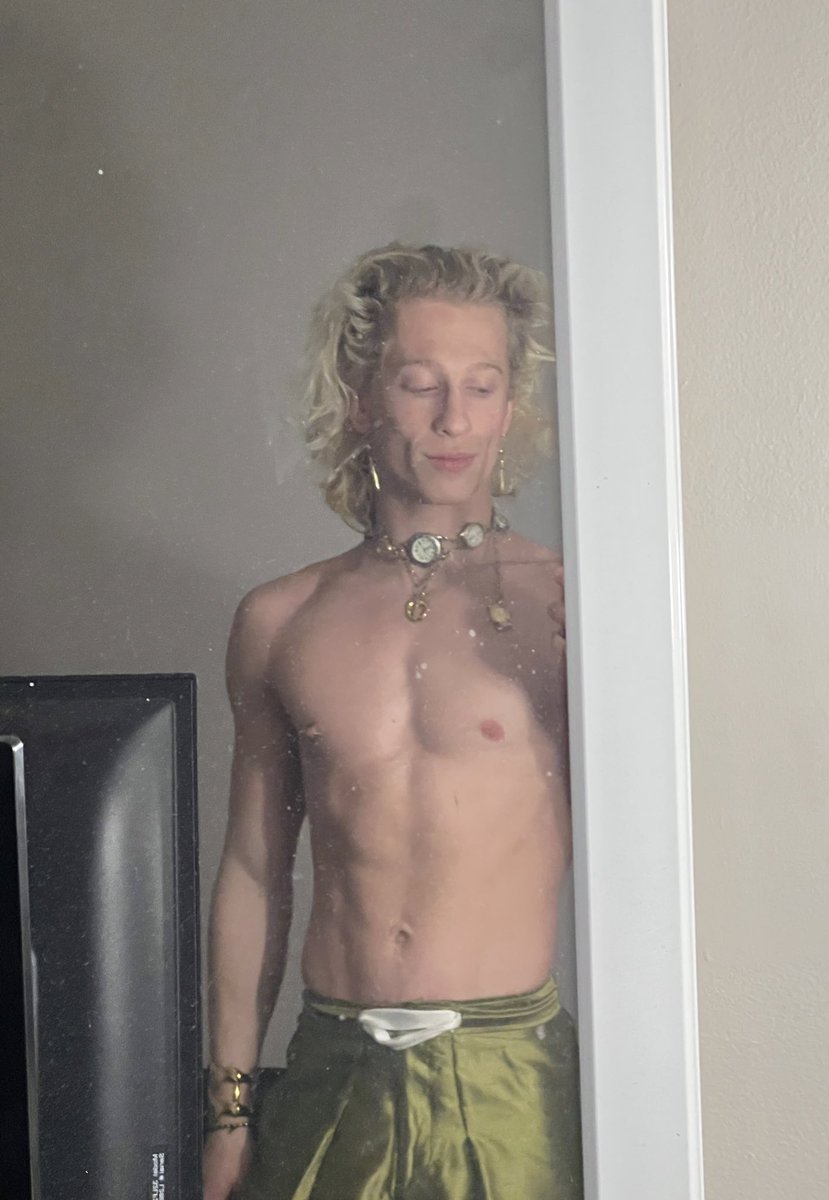 Griffin Maxwell Brooks (THEY/THEM) on Twitter: "Hiii"