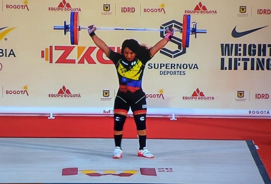 ECUADORolimpico's tweet photo. Tamara Salazar y su segundo intento válido en arranque con 114 kg. en división 81 Kg. Mundial de Levantamiento de Pesas Bogotá 2022. https://t.co/XlTYJSevzX