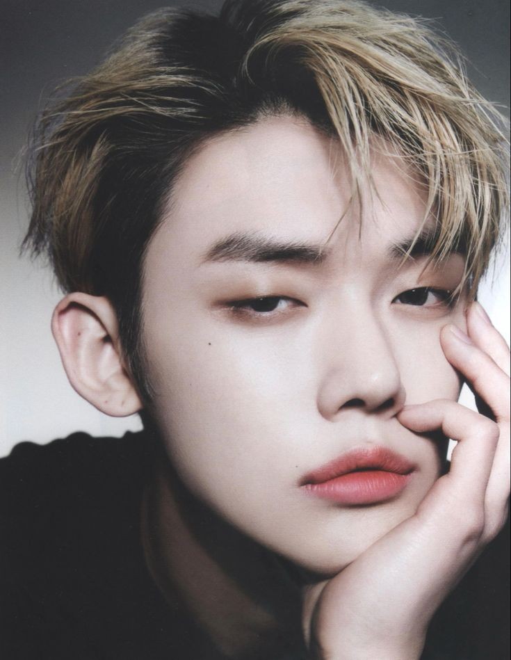 bolinhoskz's tweet photo. para você qual dos 4 idols apresentam a "boca mais bonita"? https://t.co/LCjdN5UdSl