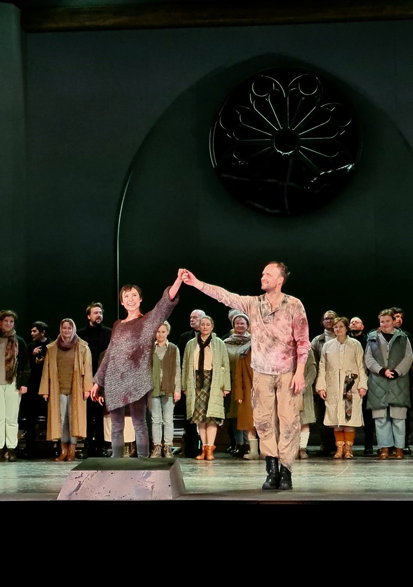 Opernjunkie's tweet photo. Lange habe ich ein Haus nicht mehr so toben hören, wie die @operamrhein beim Applaus für d übermenschliche, fast engelsgleiche Maria #Kataeva, eine durch u durch szenisch wie musikalisch überragende #OrleanskajaDeva! #CurtainCall #Tschaikowsky #DieJungfrauVonOrléans #OperAmRhein https://t.co/I2sgQokE3g