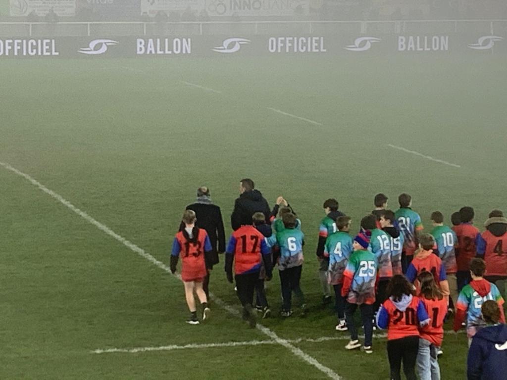 🏉 Vendredi, au collège La Jordanne à Aurillac (Cantal), j'ai eu le bonheur d'aller à la rencontre des élèves de la section sportive scolaire mixte RUGBY.
👏Bravo aux élèves, à leurs enseignants &amp; 🙏 <a href="/SArugbyofficiel/">Stade Aurillacois Cantal Auvergne</a> de nous avoir invités au match du soir contre <a href="/RugbyClubVannes/">Rugby Club Vannes</a>.