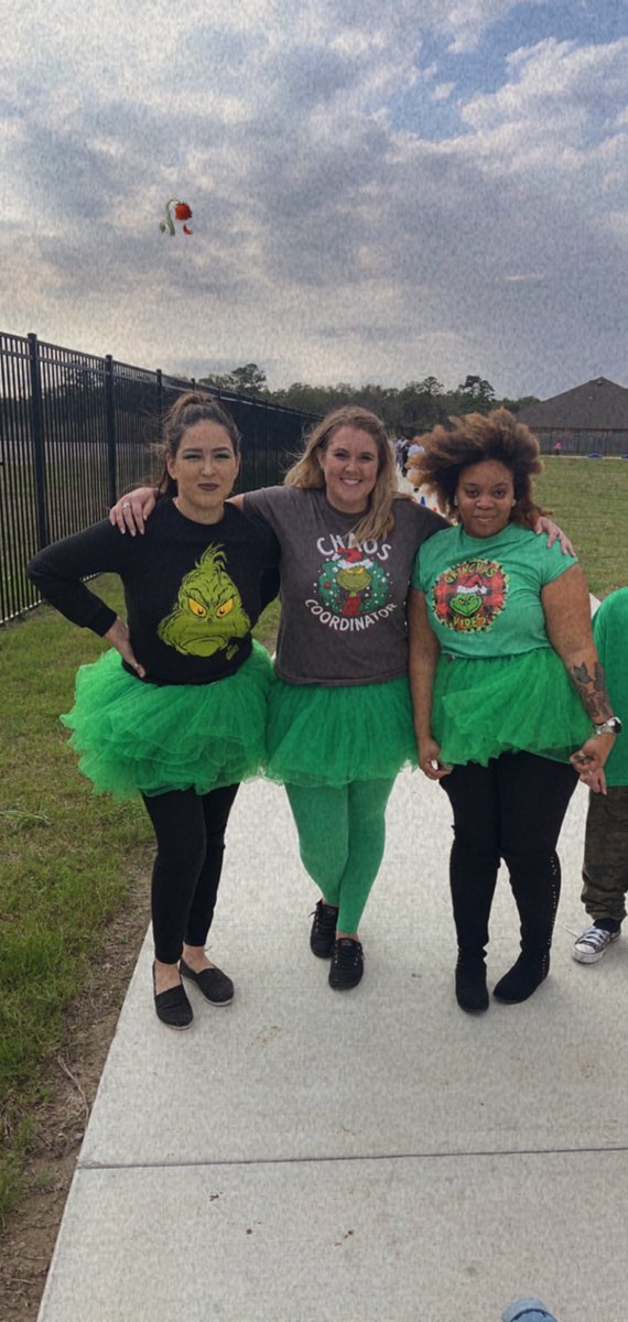 MrsEgonzalez's tweet photo. Grinch Run 💚 @Currie_ACE @_TheCoachA https://t.co/nCMX3l6tot