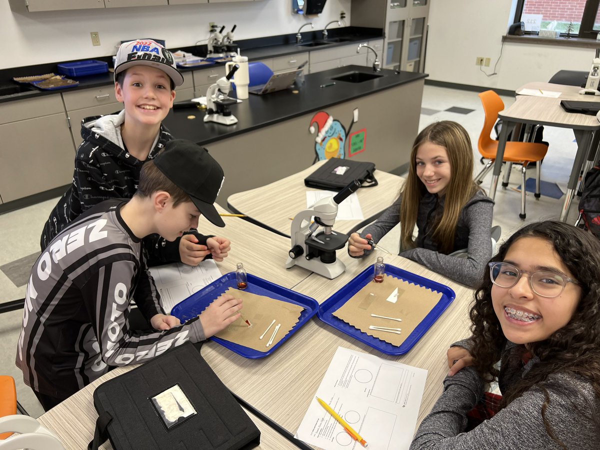 mshannahpech's tweet photo. The kiddos got to look at their own cheek cells under the microscope! They loved comparing their animal cells to plant cells. https://t.co/nYmysiaIF4