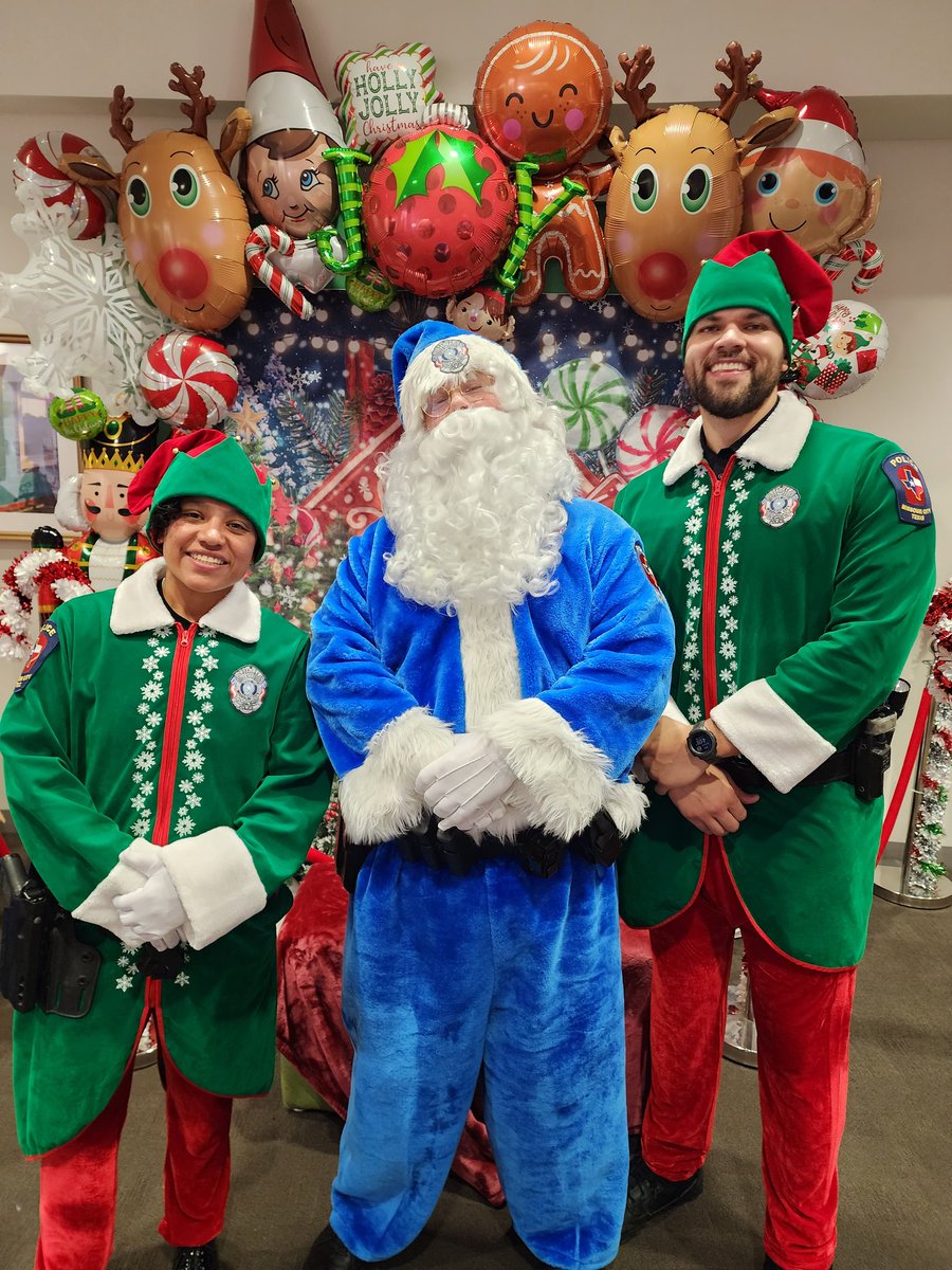 Blue Santa and his Officer Elves are at the Texas Children Health Plan today taking pictures with all of the children.  Please stop by and say Hi 👋🏼